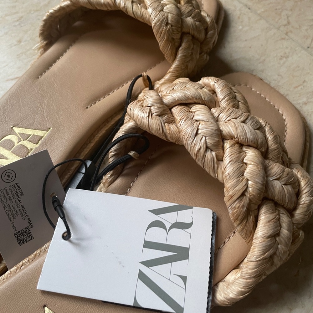 Zara FLAT WOVEN RAFFIA SANDALS - Picture 1 of 13